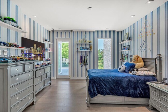 Building Photo - 420 Island Dr