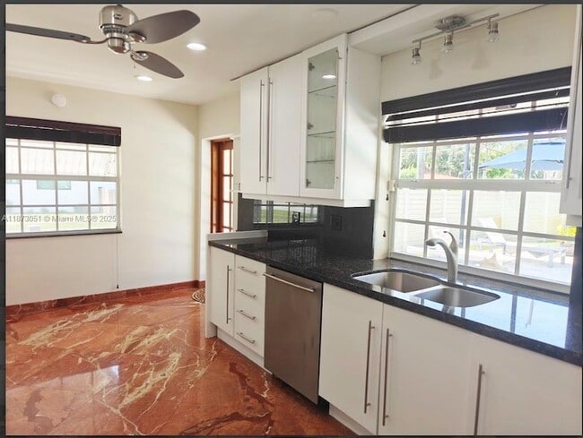 Building Photo - 4027 Pierce St