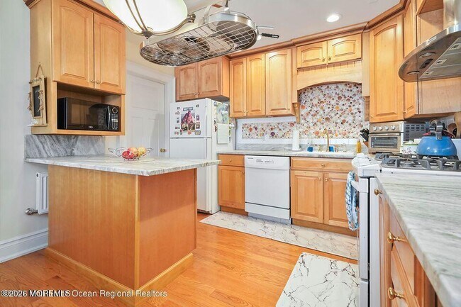 Building Photo - 220 Marine Pl