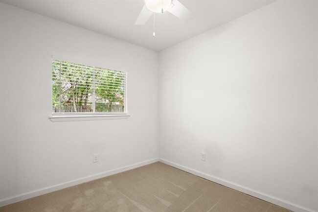 Building Photo - 1212 Dunstan Dr