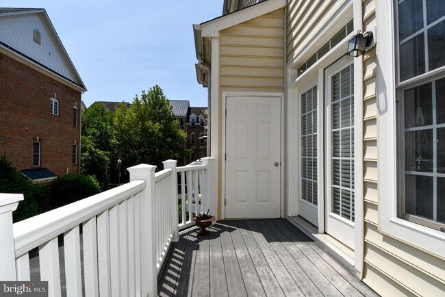 Building Photo - 589 Cedar Spring St