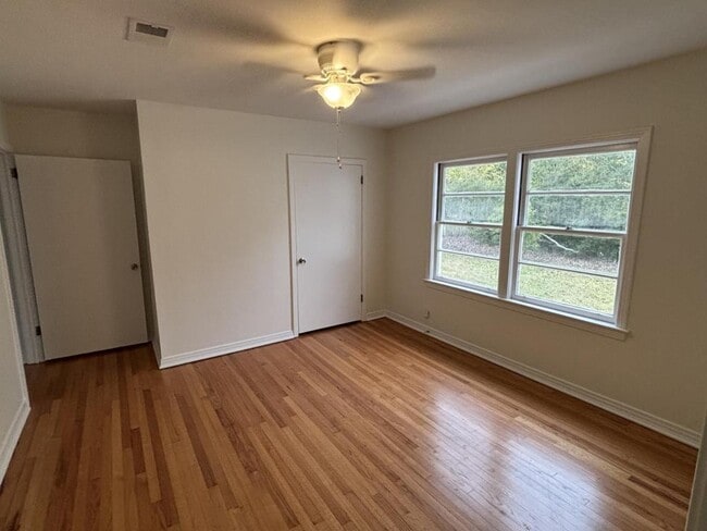 Building Photo - 106 48th St