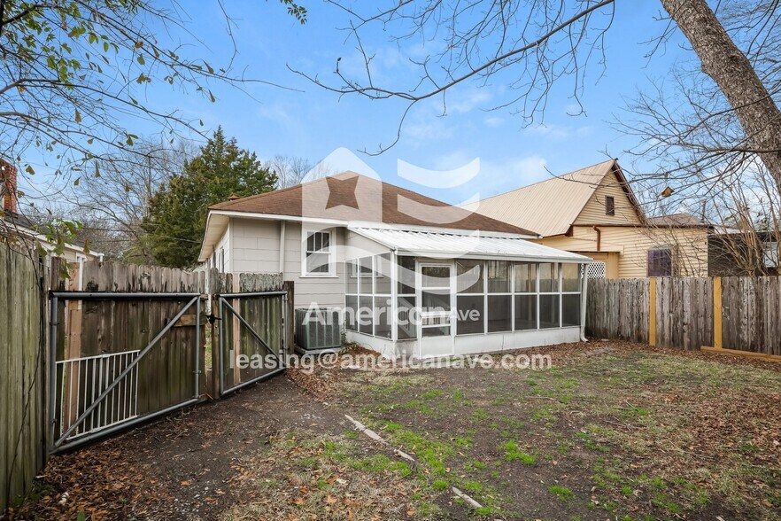 Building Photo - 1612 14th Ave