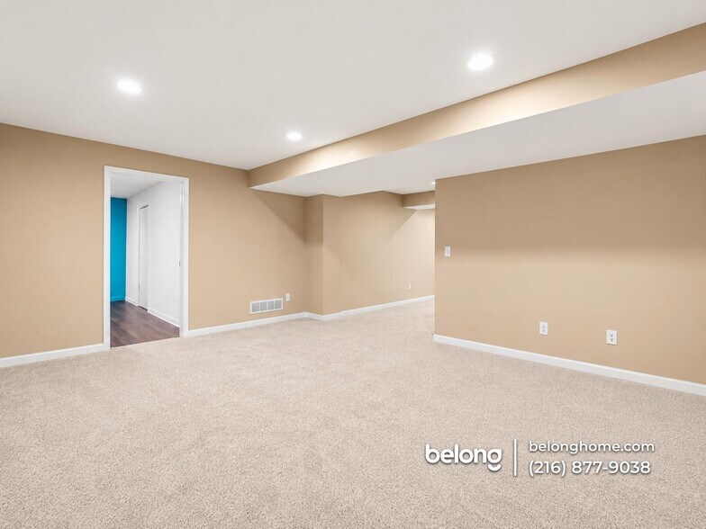 Building Photo - 1500 Crescent Dr