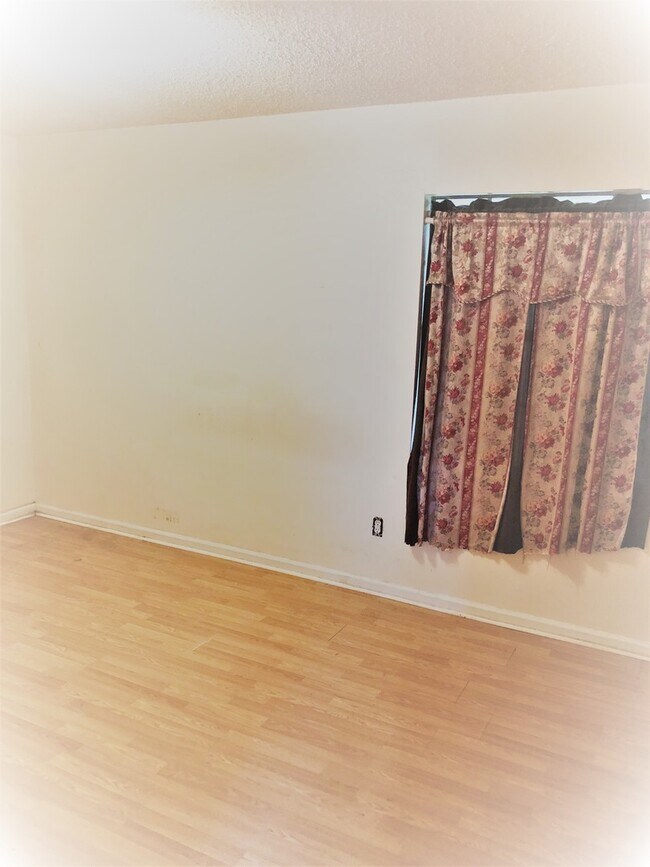 Building Photo - Charming 4BR/1BA Dade City Home