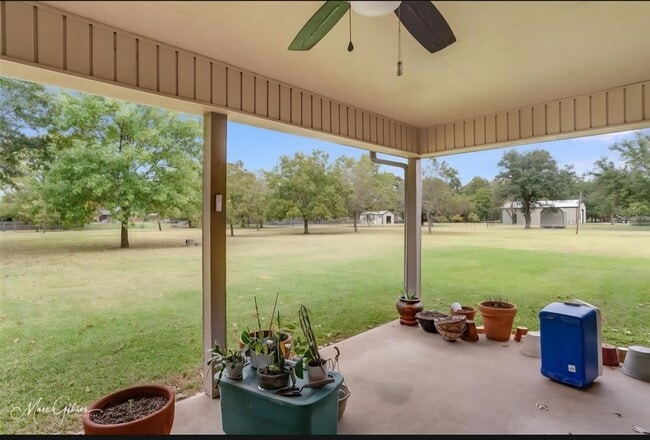 Building Photo - 2201 Hickory Ridge Dr