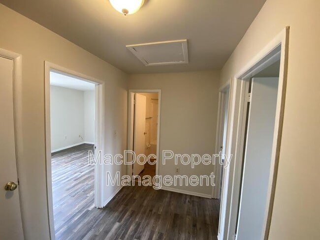 Building Photo - 928 Bellows Ave