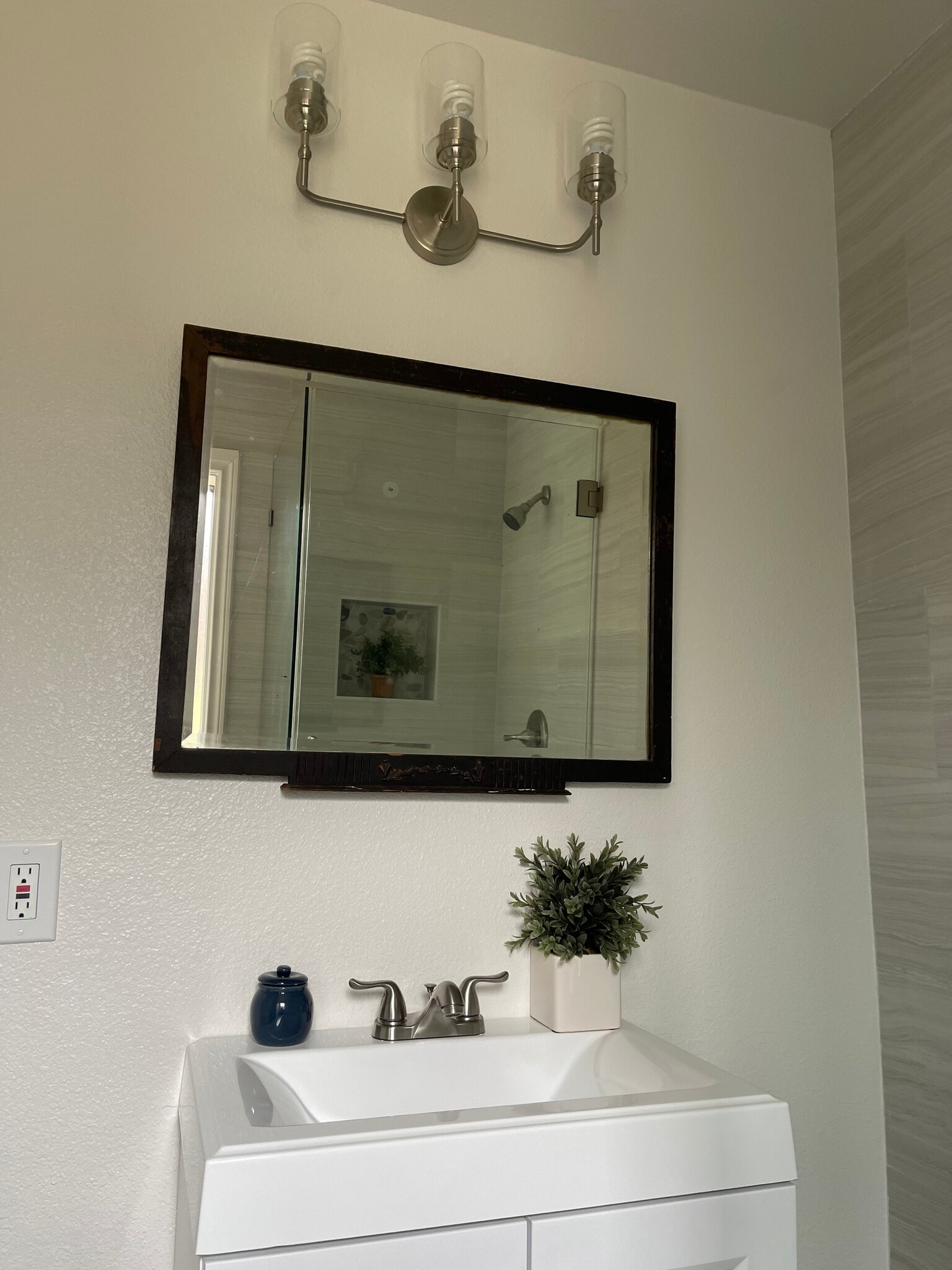 Building Photo - 3713 Rosehedge Dr