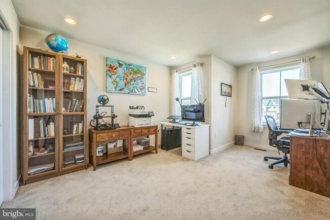 Building Photo - 900 Dogwood Ct
