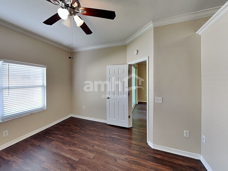 Building Photo - 823 Springwood Cir