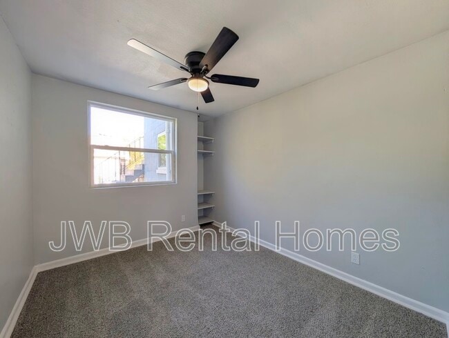 Building Photo - 3324 N Davis St