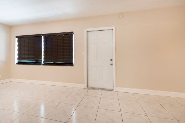 Building Photo - Large home with spacious patio and washer ...