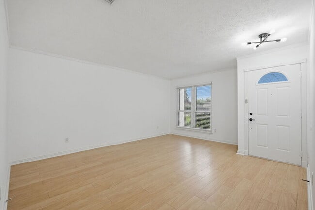 Building Photo - 66 T Huxley Ln