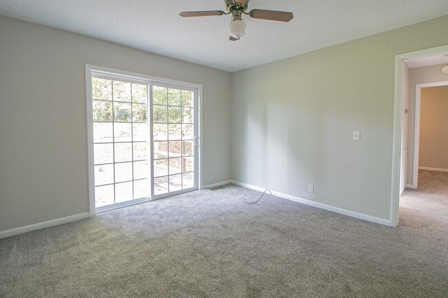 Building Photo - 808 Helton Dr