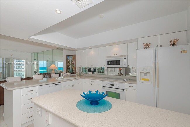 Building Photo - 3550 Galt Ocean Dr