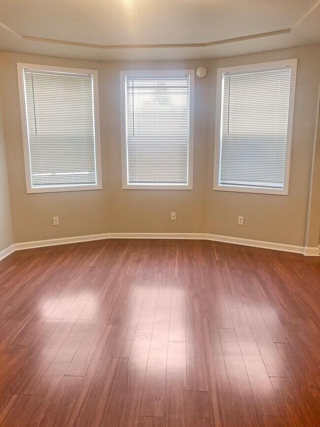 Building Photo - 824 S L St