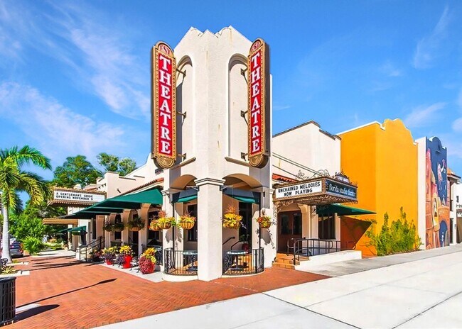 Building Photo - 800 N Tamiami Trl