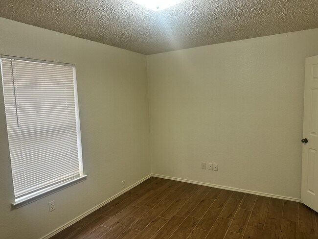 Building Photo - 8424 Cove Meadow Ln