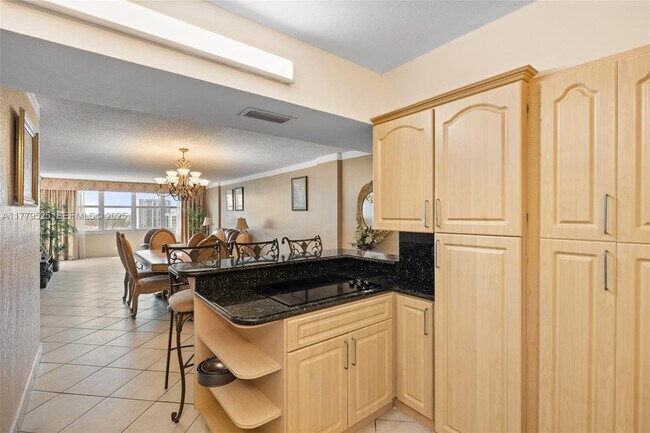 Building Photo - 3725 S Ocean Dr