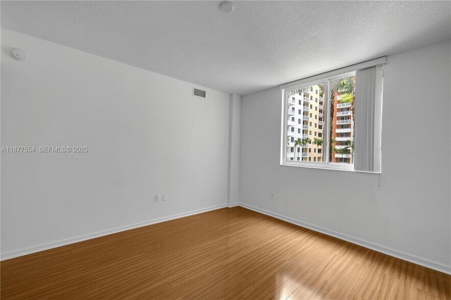 Building Photo - 18800 NE 29th Ave