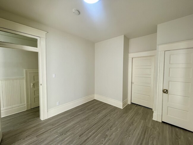 Building Photo - Ground floor Nob Hill 3BR + Office | Avail...