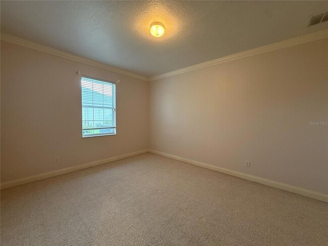 Building Photo - 341 Lake Dr