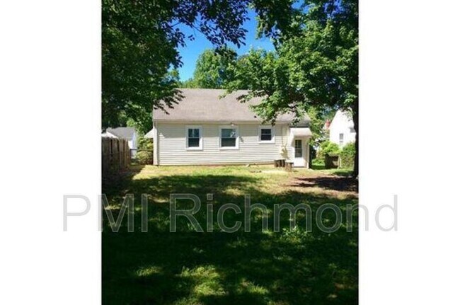 Building Photo - 2705 Dellrose Ave