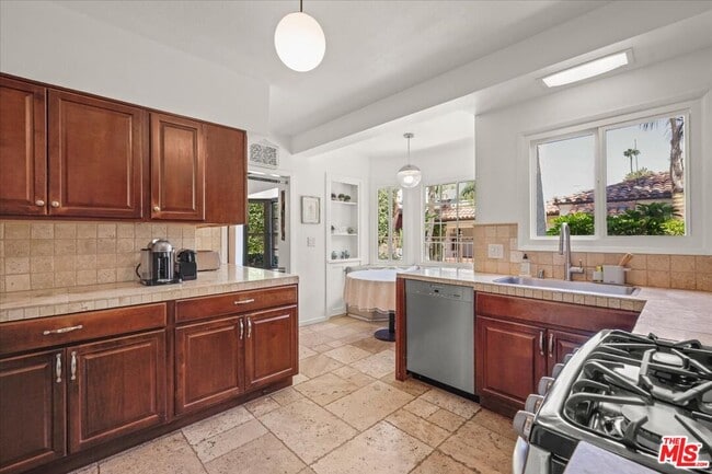 Building Photo - 6119 Del Valle Dr