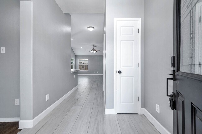 Building Photo - 5006 Riverbridge Ct