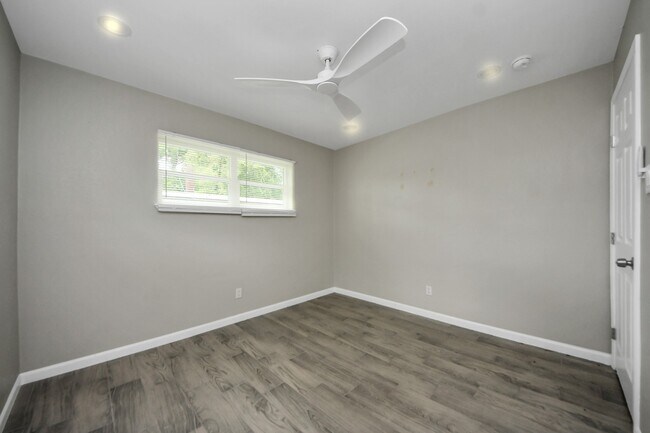 Building Photo - 5435 Pardee St