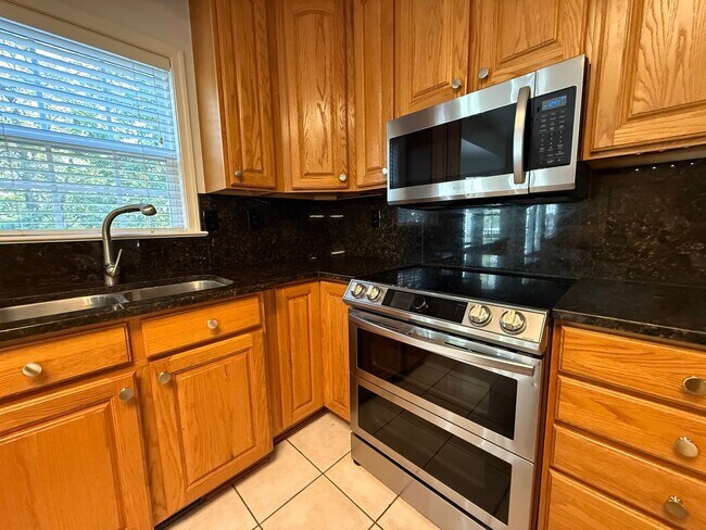 Building Photo - 935 Charter Oaks Dr