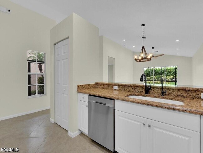 Building Photo - 11075 Lancewood St