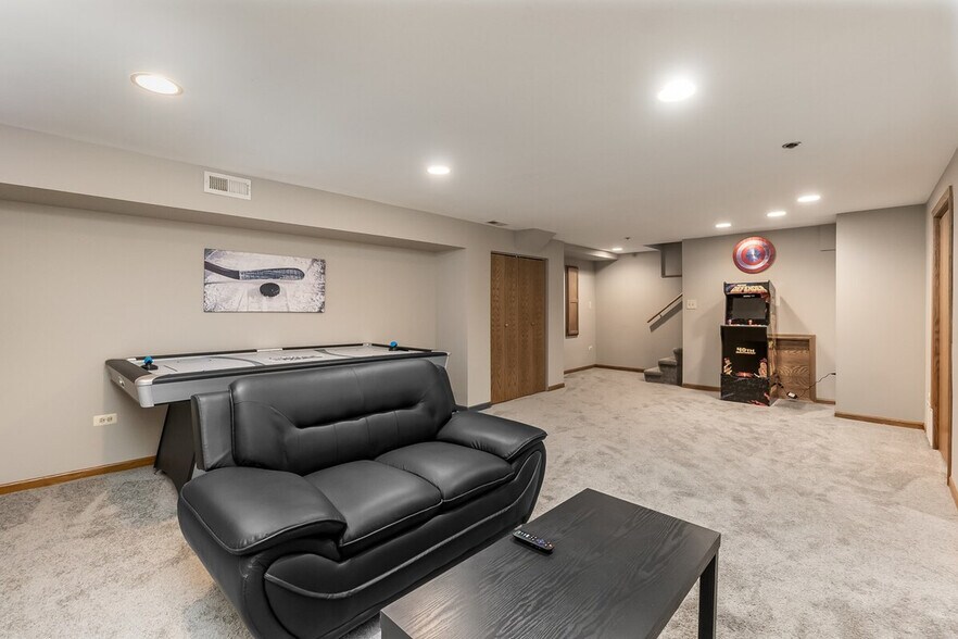 Building Photo - 336 N Walnut St