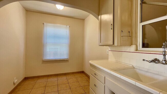 Building Photo - Charming House in a Great Location by Cal Poly with Garage