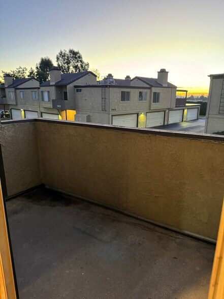 Building Photo - 9381 Shadowood Dr