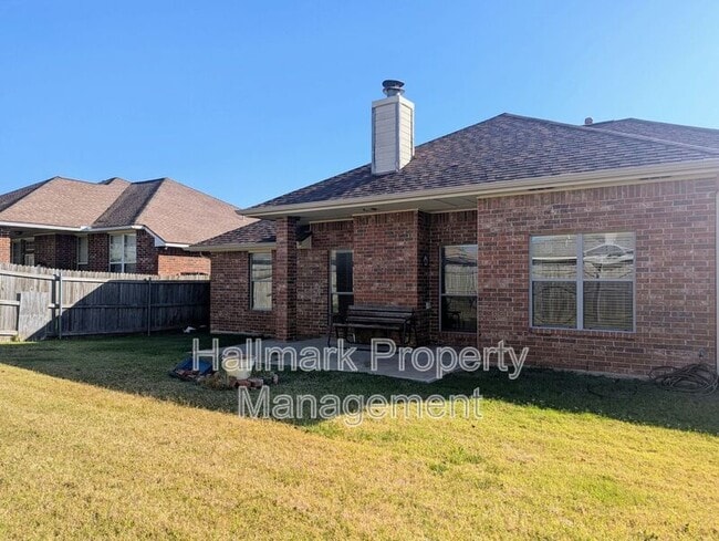 Building Photo - 2705 SE 92nd Cir