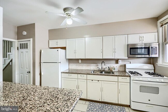 Building Photo - 1543 Lochwood Rd