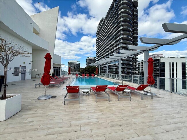 Building Photo - 1100S S Miami Ave