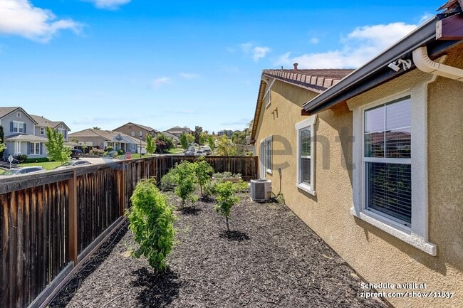Building Photo - 716 San Juan Oaks Rd
