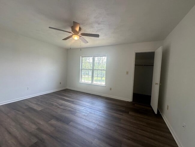 Building Photo - North Roanoke County Duplex