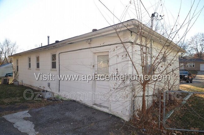 Building Photo - 9811 Marsh Ave