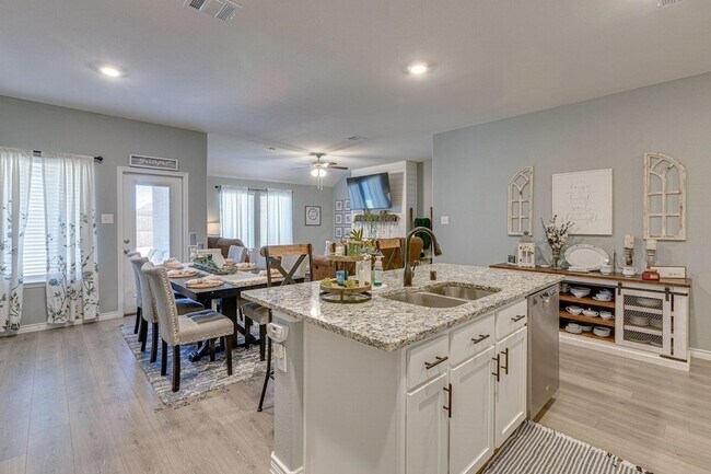 Building Photo - 125 Coyote Trl