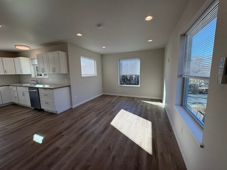 Building Photo - 2210 Arden Ct N