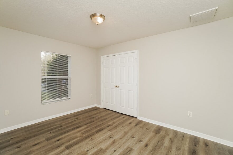 Building Photo - 11485 Viking St