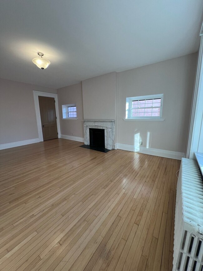 Building Photo - 204 Washington St