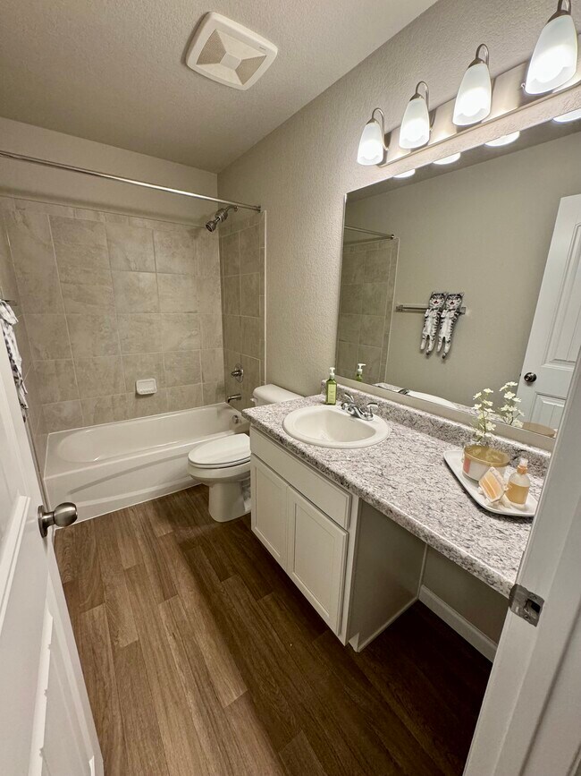 Building Photo - 4015 Samaritan Lp