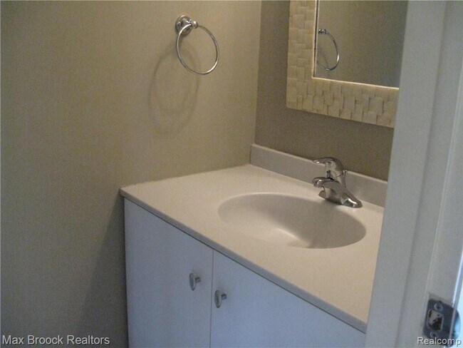 Building Photo - 1859 Wickham St