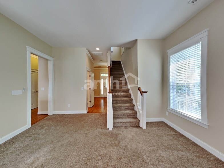 Building Photo - 155 Water Oak Dr