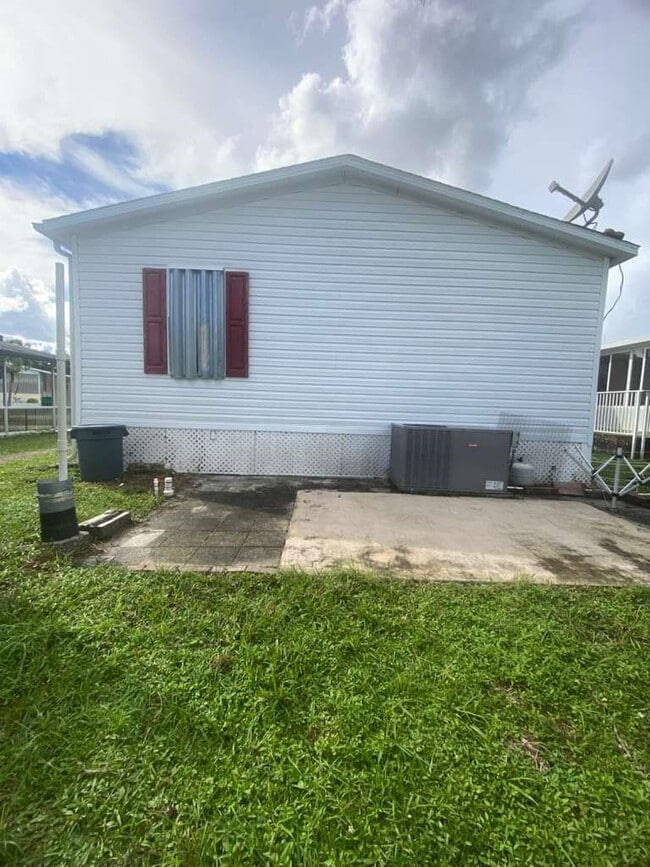 Building Photo - 2090 SW 85th Ave