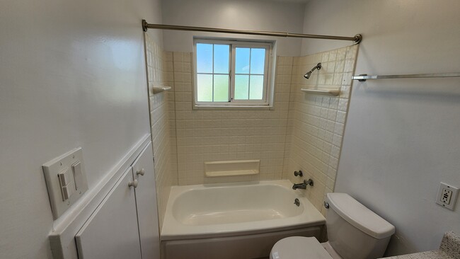 Building Photo - 4051 Park Center Ln